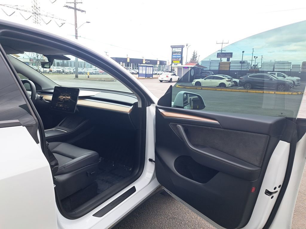 Used 2023 Tesla Model Y Long Range image 16