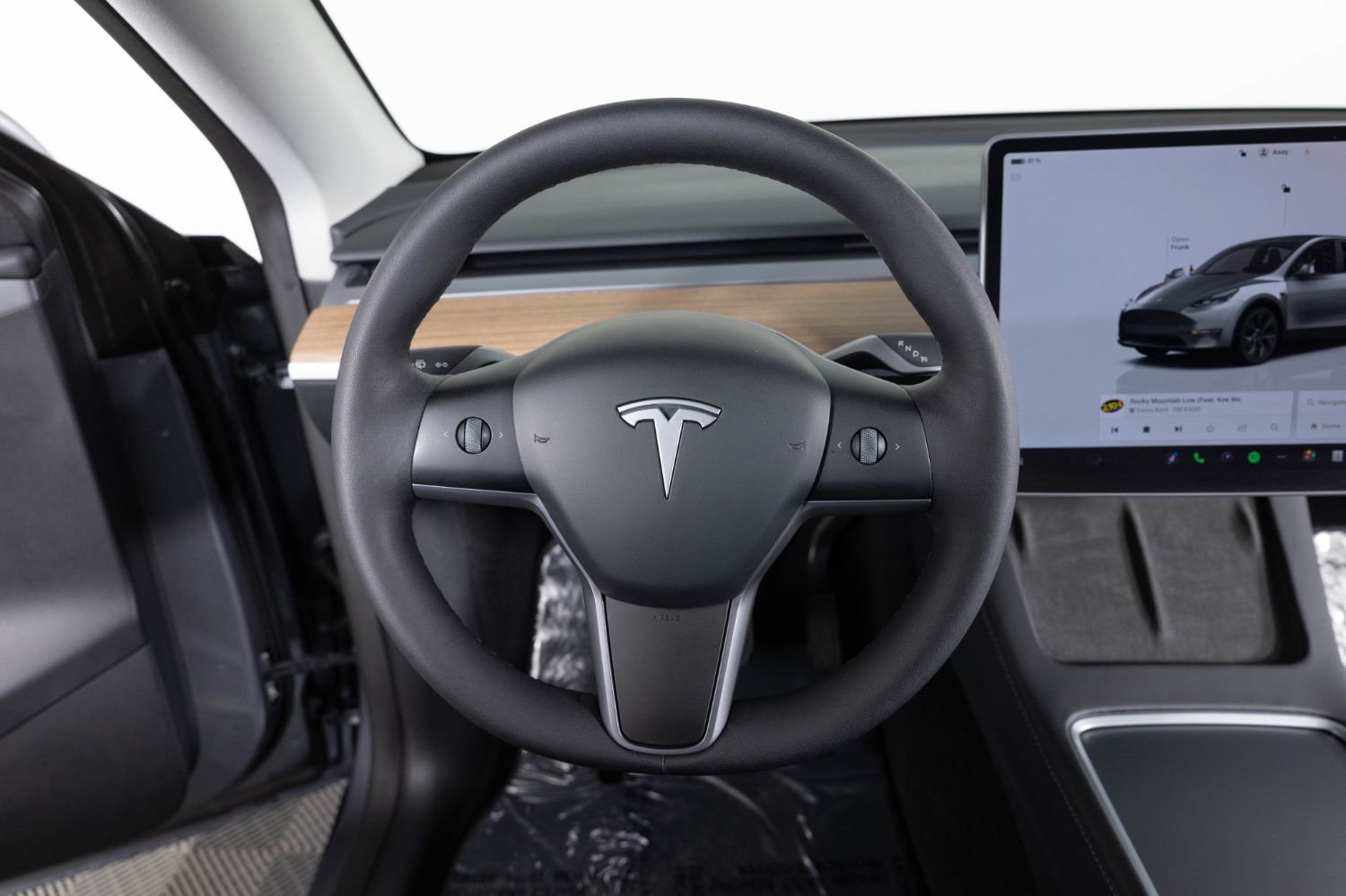 Used 2025 Tesla Model Y Long Range image 30