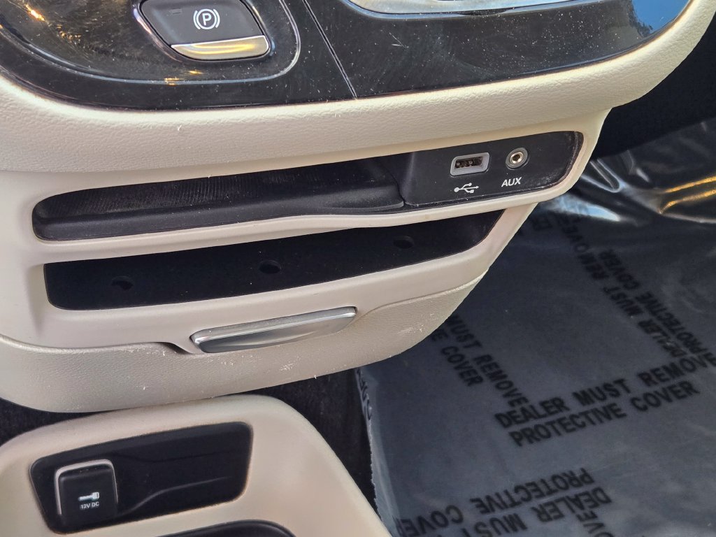 Used 2019 Chrysler Pacifica LX FWD image 35
