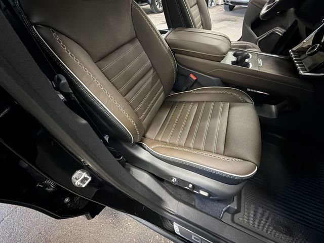 New 2026 GMC Acadia Denali Ultimate w/ LPO, Floor Liner Package AWD/4WD image 28