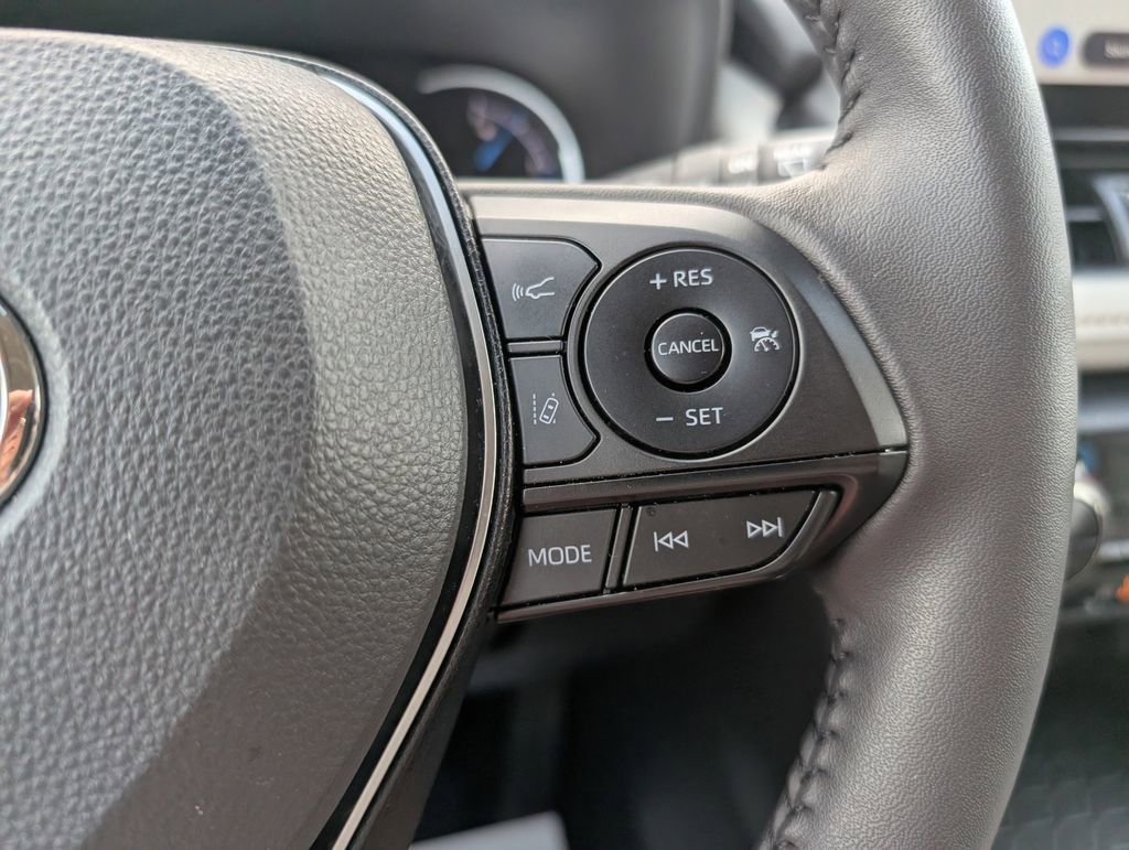 Used 2025 Toyota RAV4 XLE Premium image 20