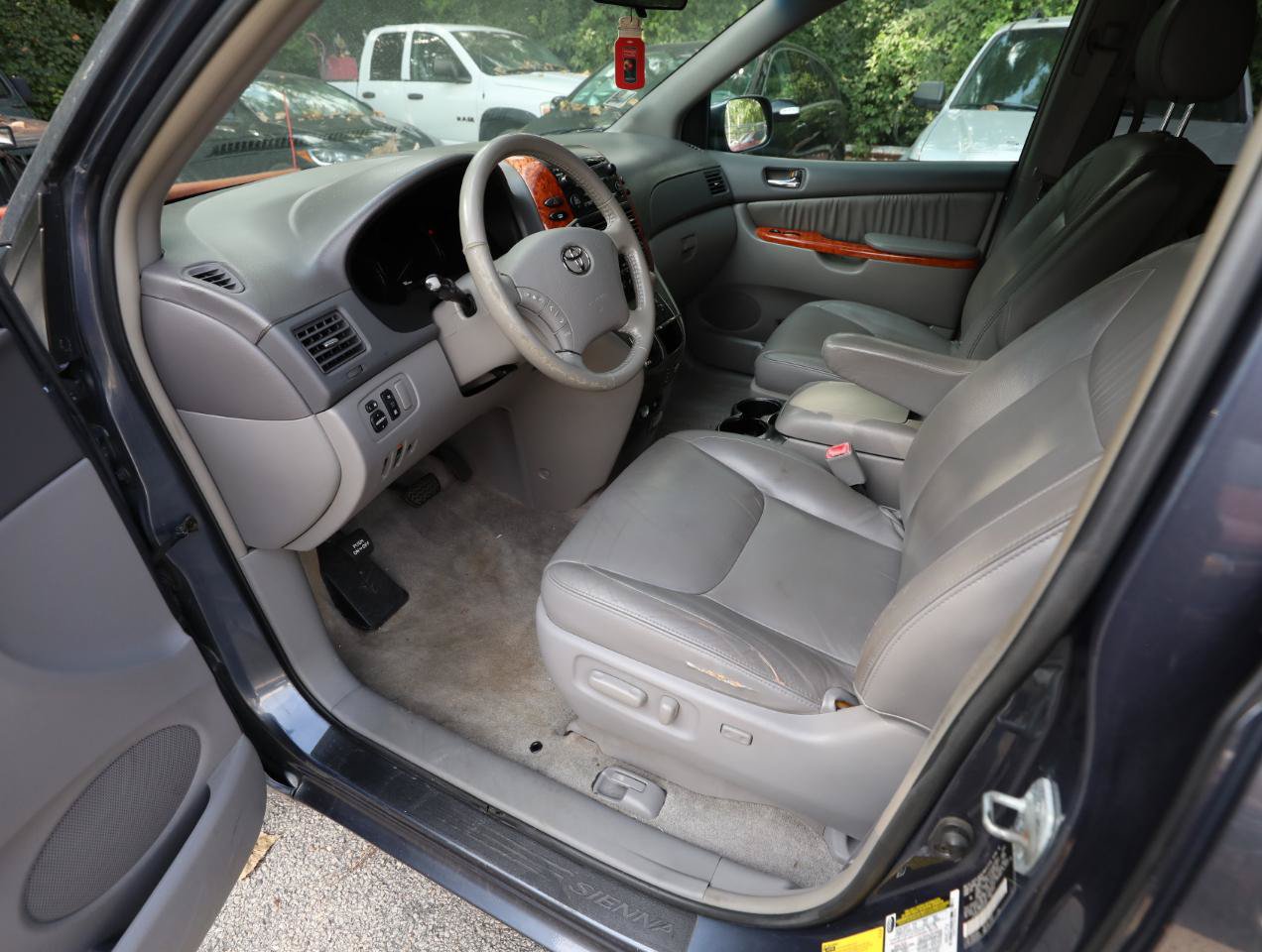 Used 2006 Toyota Sienna XLE w/ XLE Pkg 4 FWD image 18