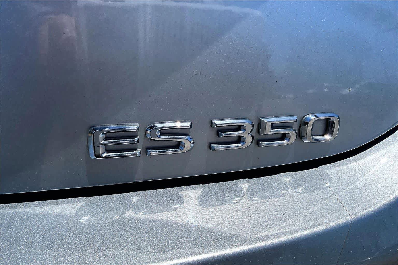 Used 2022 Lexus ES 350 F Sport w/ Accessory Package 2 FWD image 17