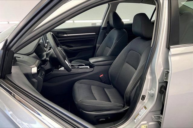 Used 2023 Nissan Altima 2.5 SV FWD image 18