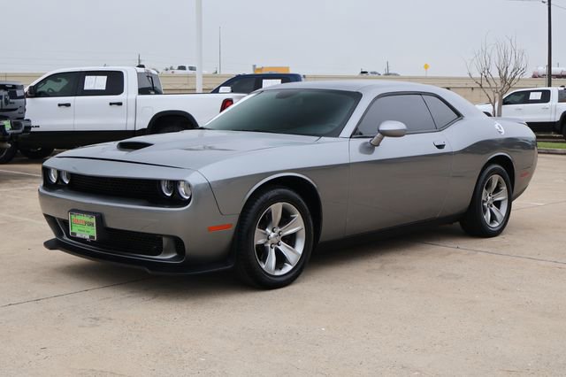 Used 2018 Dodge Challenger SXT RWD image 3