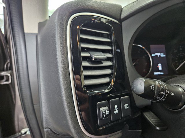Used 2018 Mitsubishi Outlander LE FWD image 30