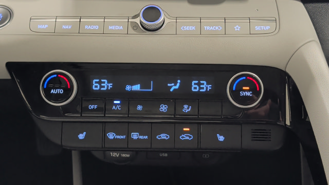 Certified 2023 Hyundai Elantra Limited FWD image 18