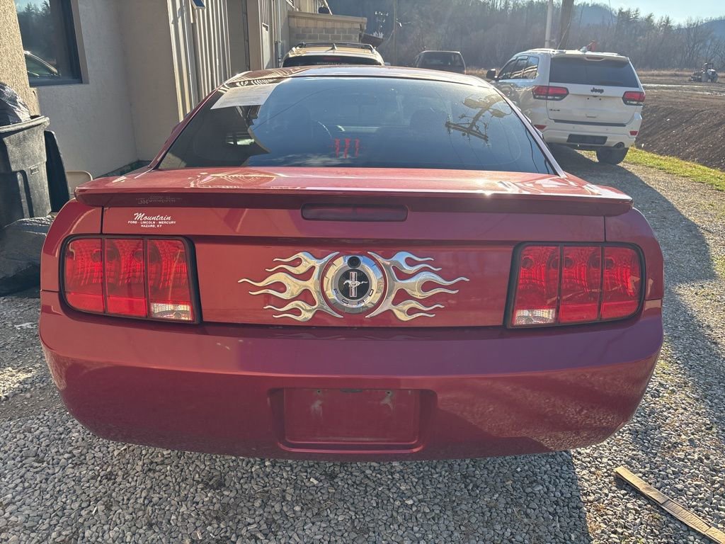 Used 2007 Ford Mustang Deluxe image 5
