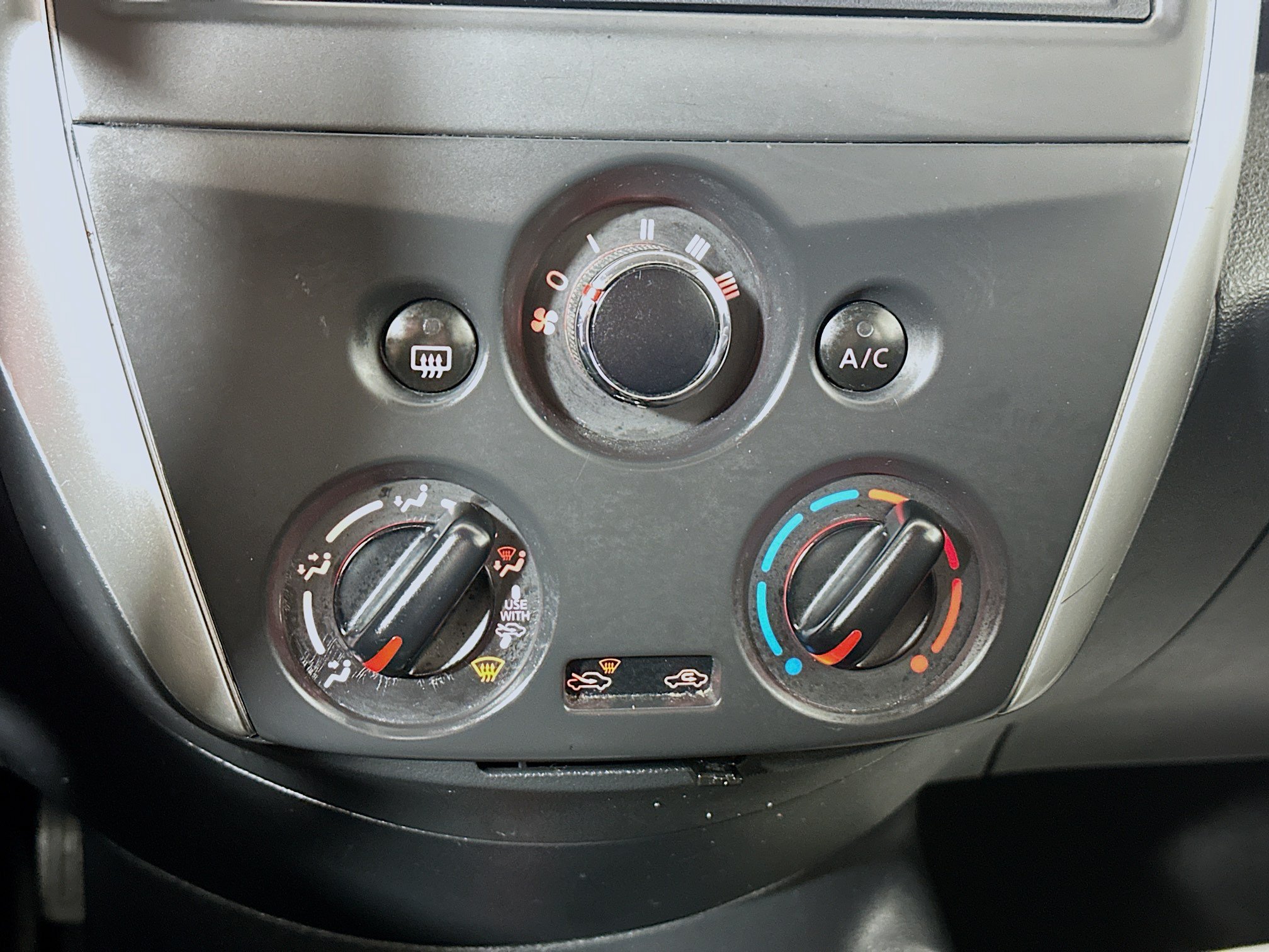 Used 2019 Nissan Versa SV FWD image 15