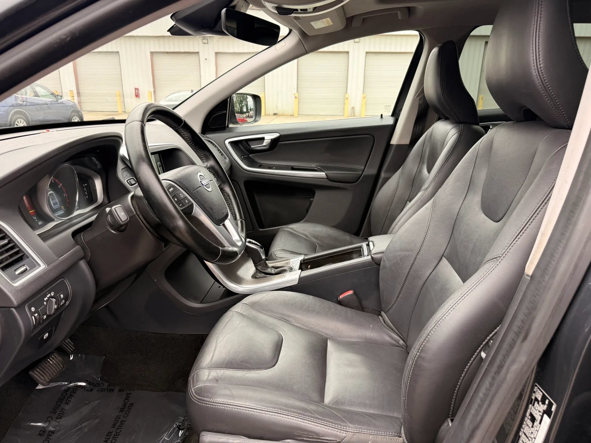 Used 2015 Volvo XC60 T5 w/ Proximity Package AWD/4WD image 2