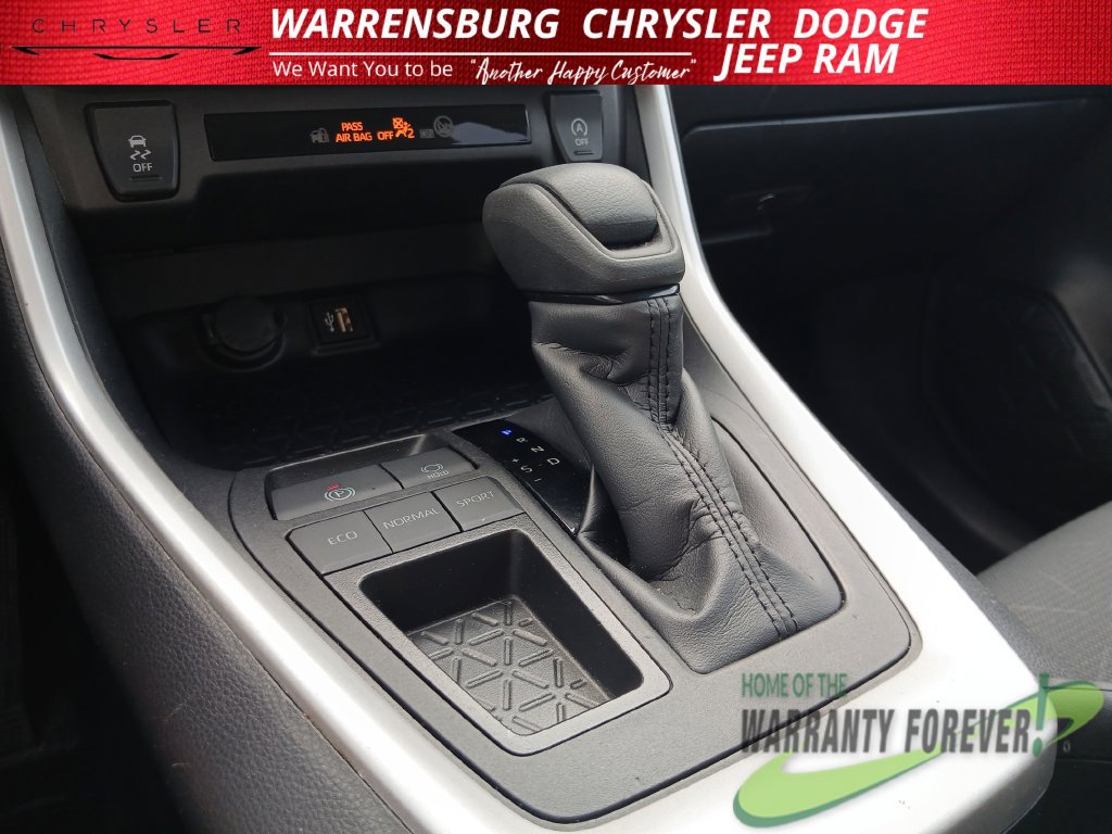 Used 2025 Toyota RAV4 XLE FWD image 25
