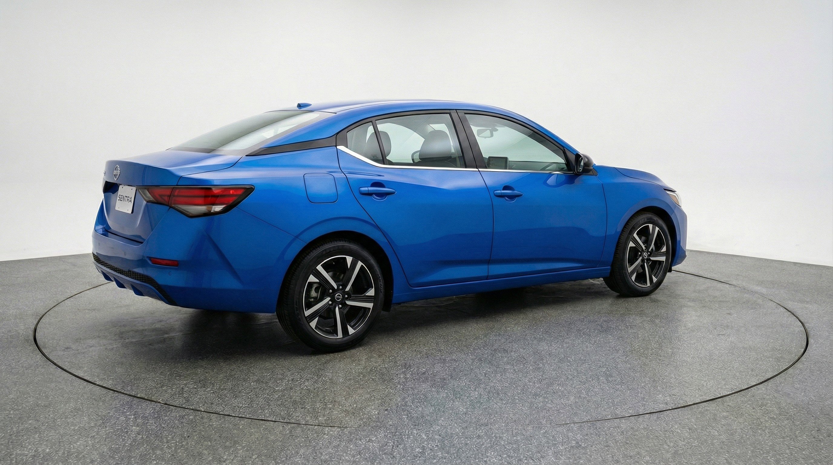 Used 2025 Nissan Sentra SV image 9