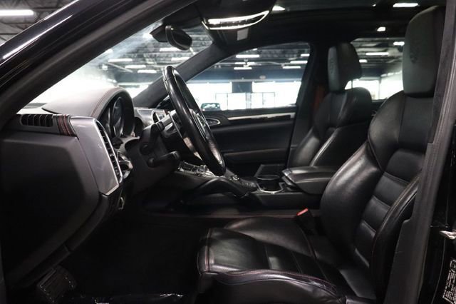 Used 2017 Porsche Cayenne Turbo AWD/4WD image 10
