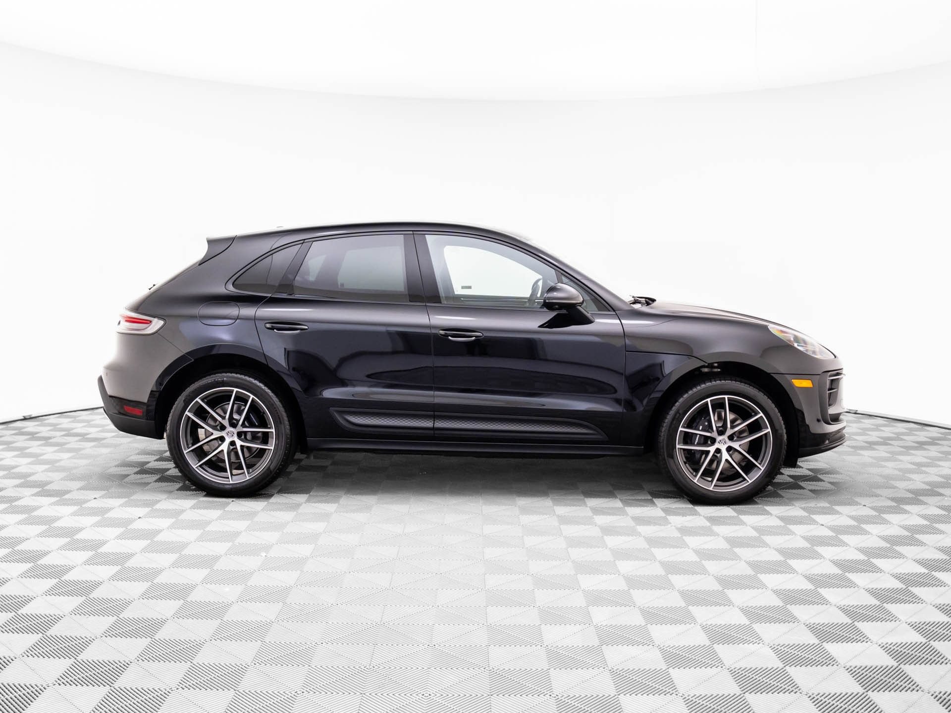 Certified 2026 Porsche Macan AWD/4WD image 7