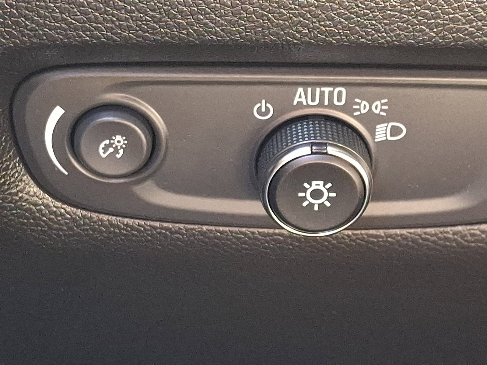 Used 2023 Chevrolet Traverse LT AWD/4WD image 25