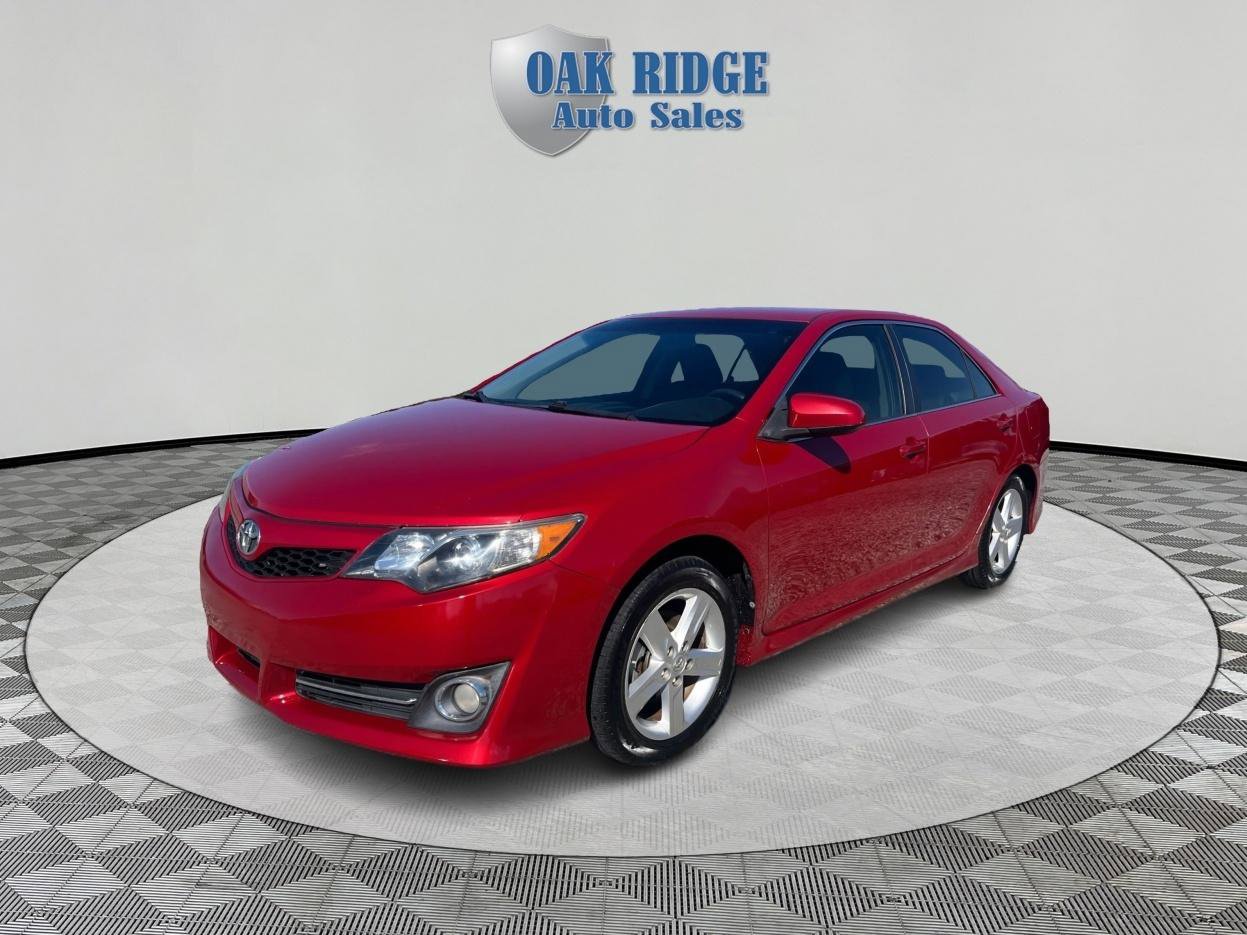 Used 2013 Toyota Camry SE image 1