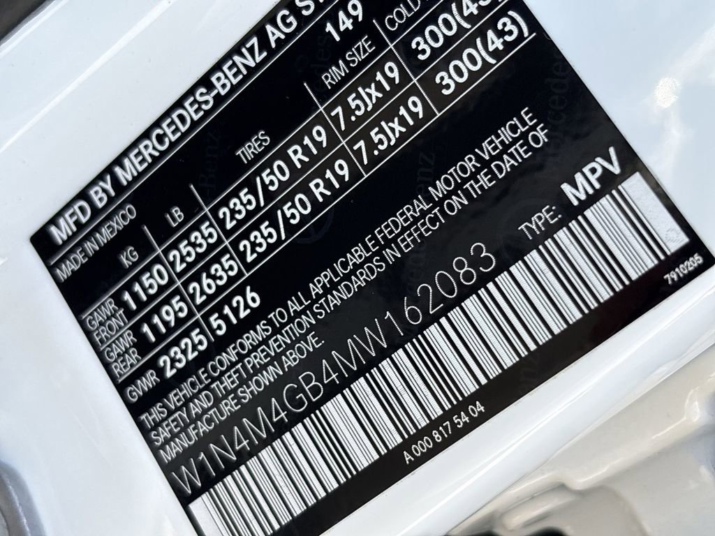 Used 2021 Mercedes-Benz GLB 250 w/ Premium Package image 32