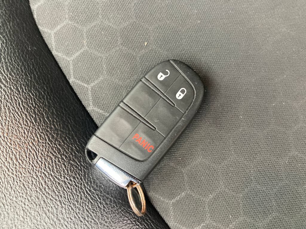 Used 2019 Jeep Compass Latitude AWD/4WD image 36
