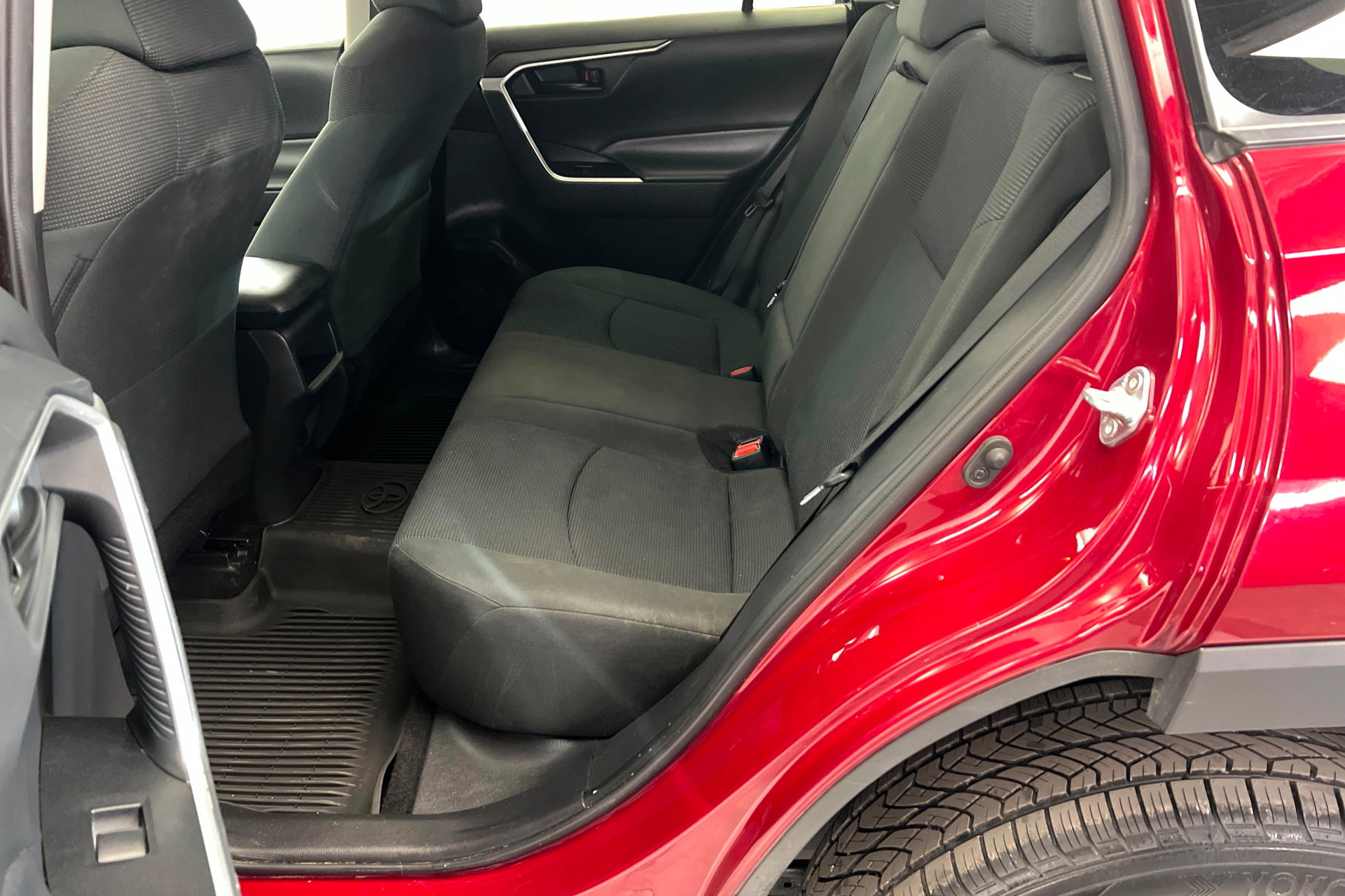 Used 2021 Toyota RAV4 LE image 21