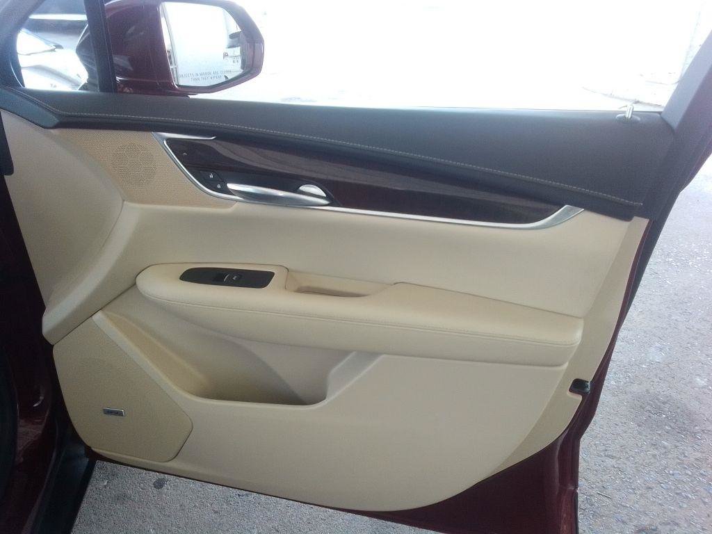 Used 2017 Cadillac XT5 Luxury w/ Driver Awareness Package FWD image 21