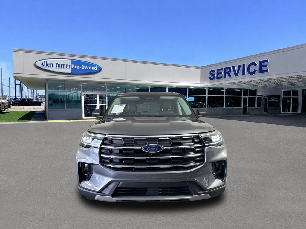 Used 2025 Ford Explorer Active w/ Active Comfort Package RWD image 3
