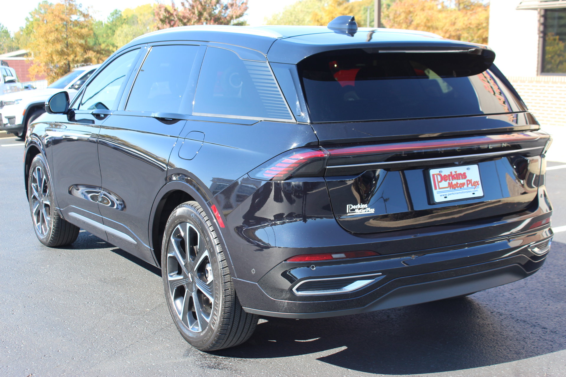 Used 2024 Lincoln Nautilus Reserve w/ Equipment Group 203A image 8