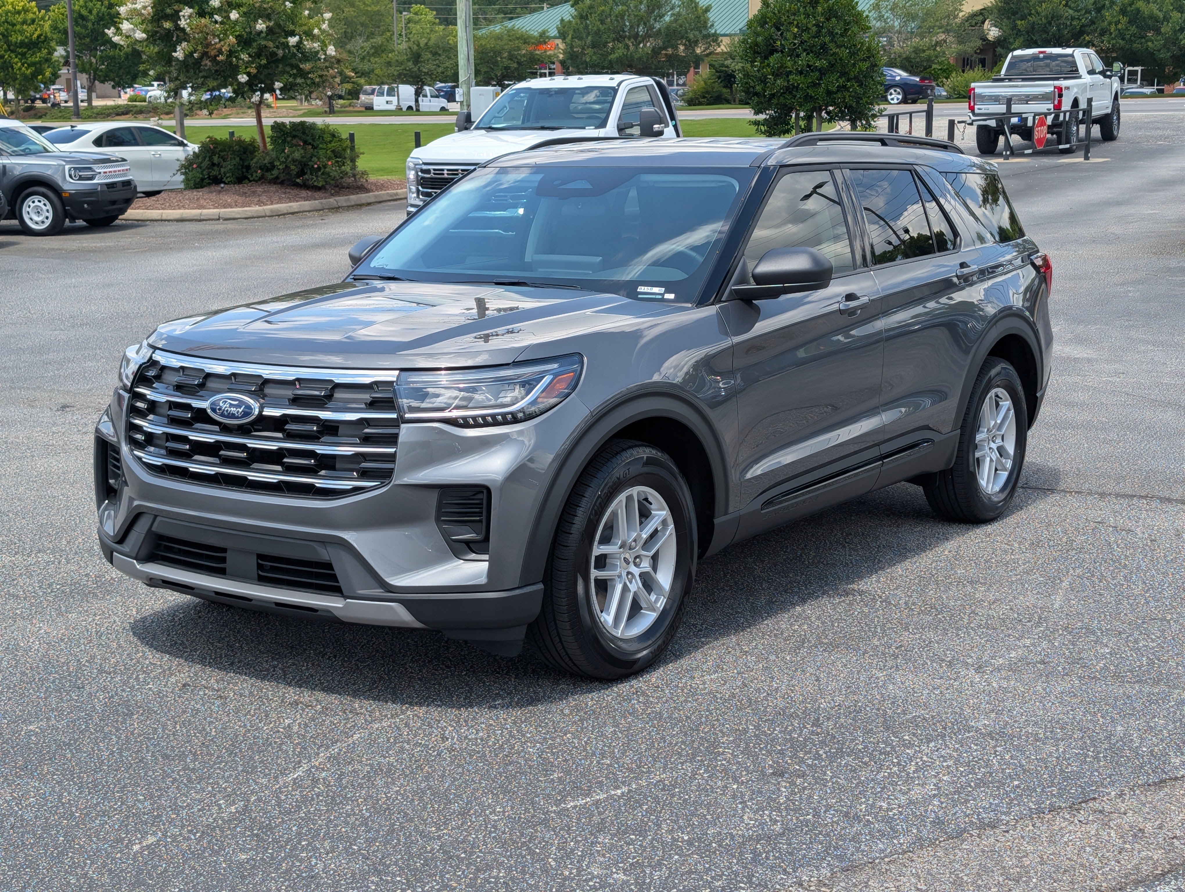New 2026 Ford Explorer Active RWD image 2