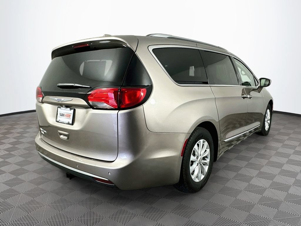 Certified 2018 Chrysler Pacifica Touring-L FWD image 10
