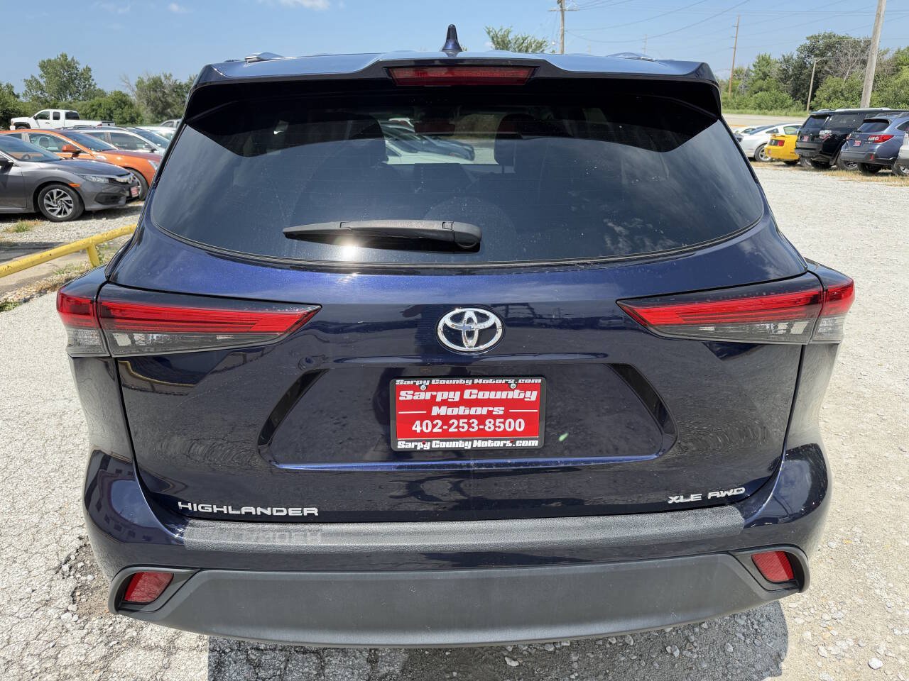 Used 2021 Toyota Highlander XLE AWD/4WD image 4