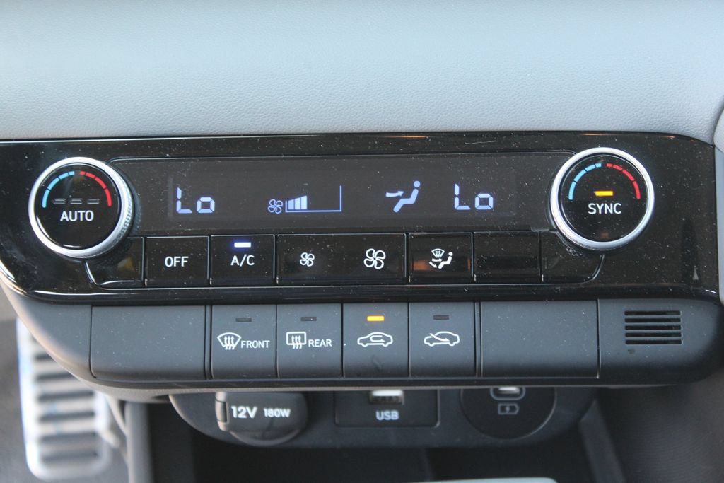 Used 2025 Hyundai Elantra Sport FWD image 21