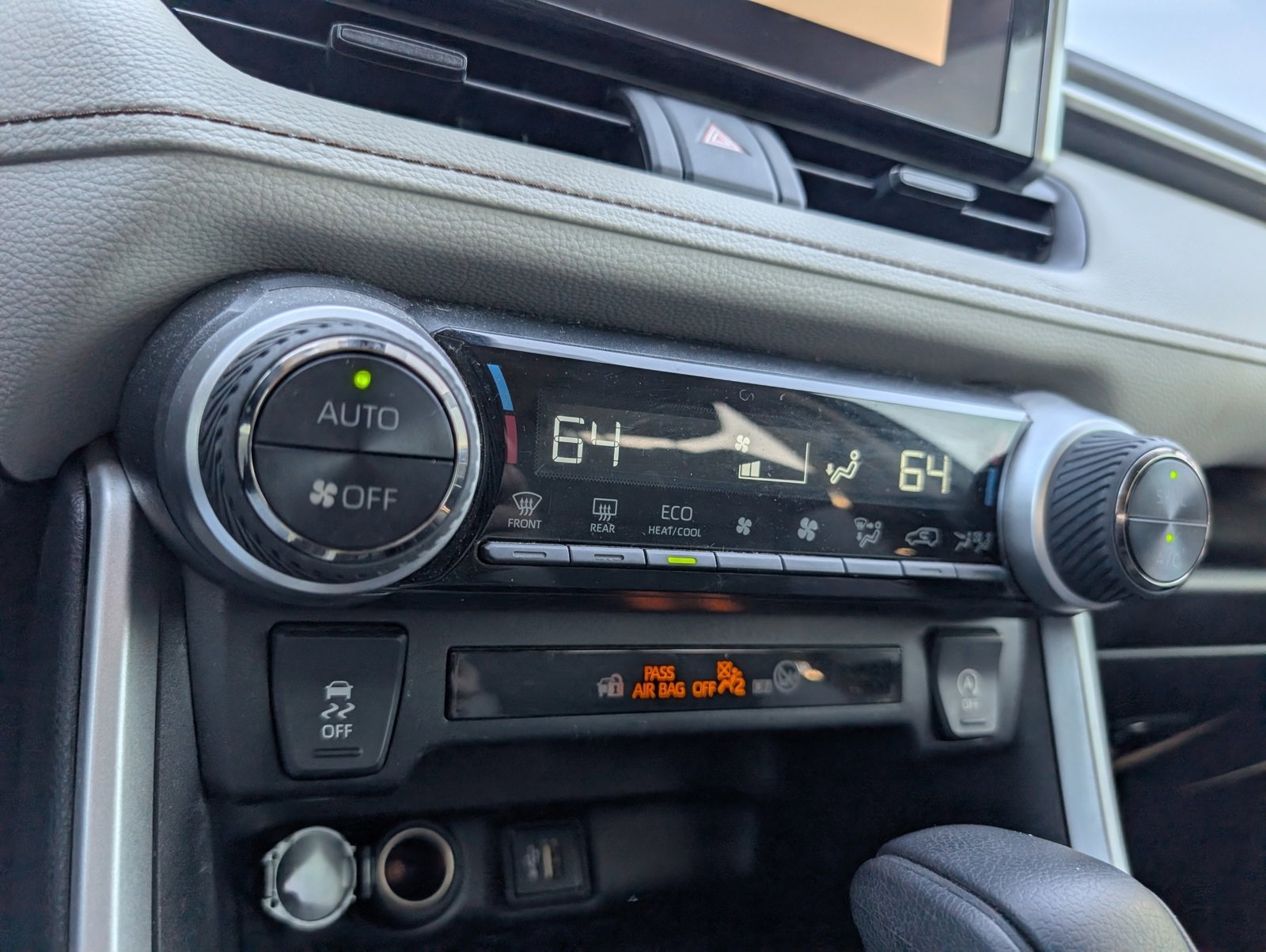 Used 2023 Toyota RAV4 XLE image 13