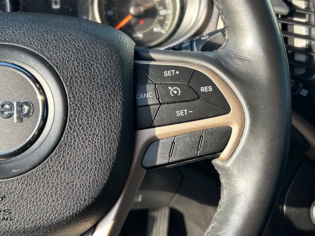 Used 2015 Jeep Cherokee Latitude w/ Comfort/Convenience Group FWD image 36