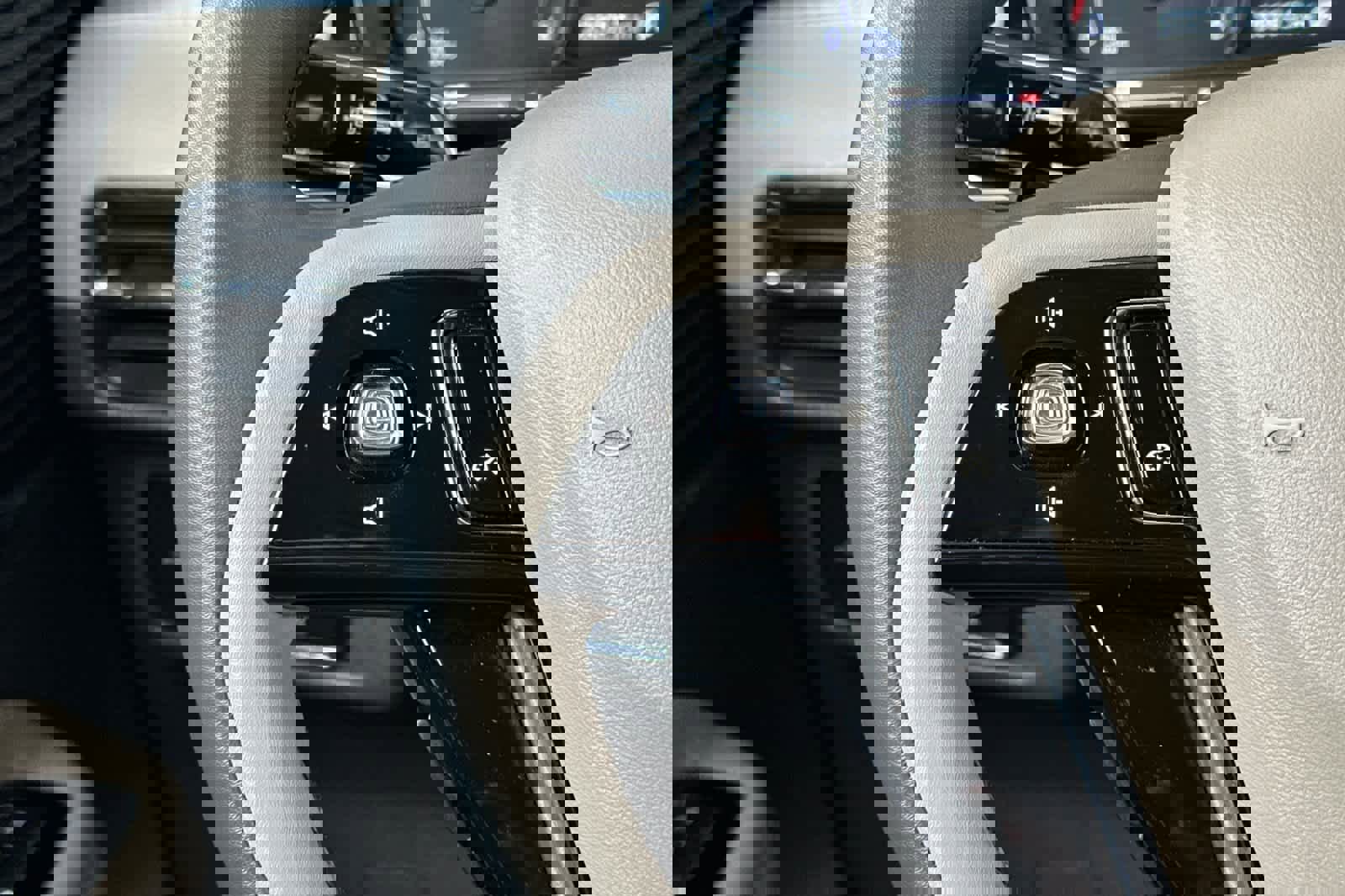 Used 2022 Lincoln Corsair FWD w/ Rear Removable Package Tray image 26