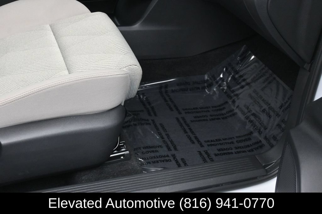 Used 2024 Nissan Rogue SV AWD/4WD image 8