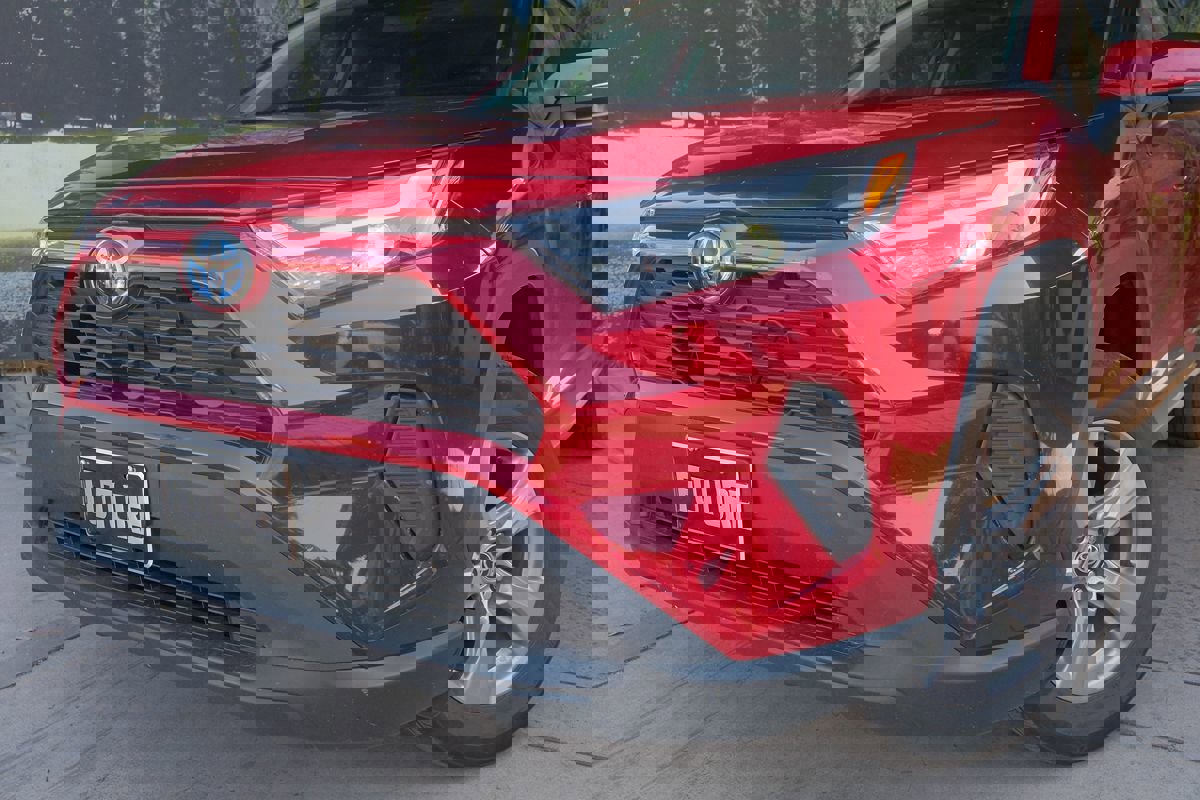 Used 2022 Toyota RAV4 XLE image 8