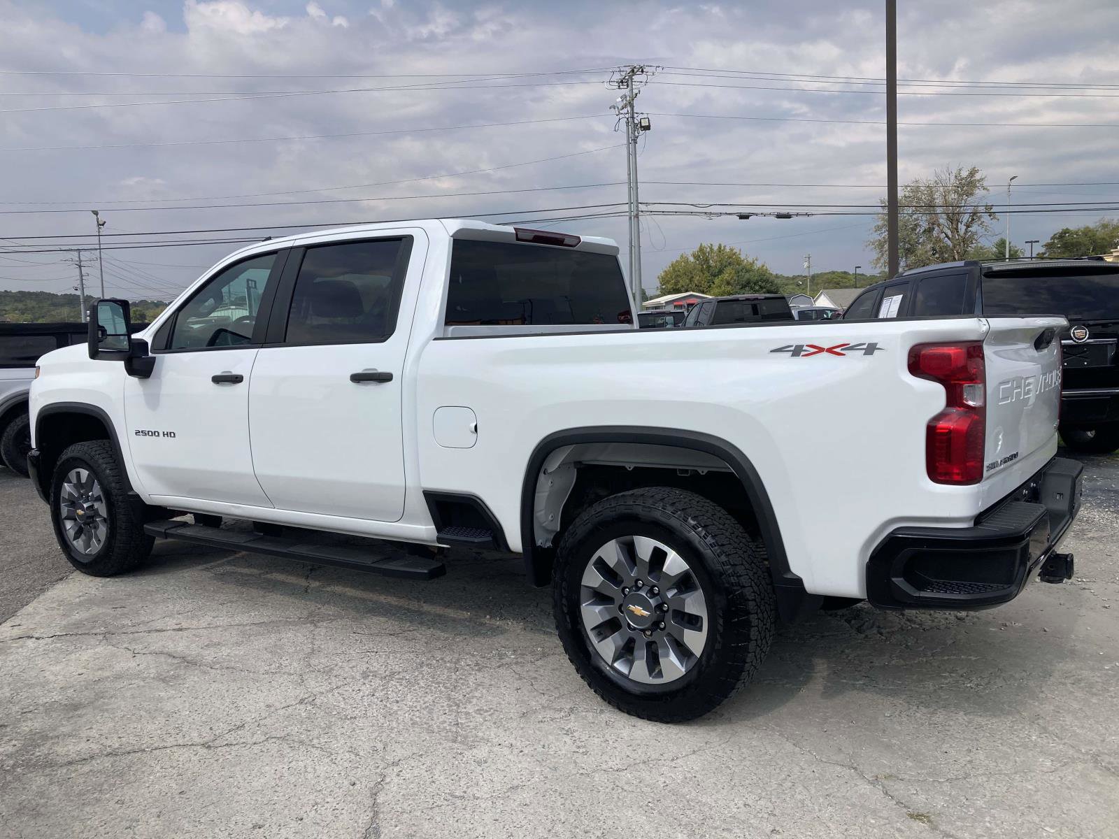 Used 2024 Chevrolet Silverado 2500 Custom w/ Custom Value Package image 4