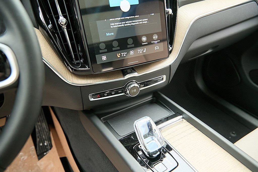 New 2026 Volvo XC60 B5 Plus w/ Protection Package Premier image 17