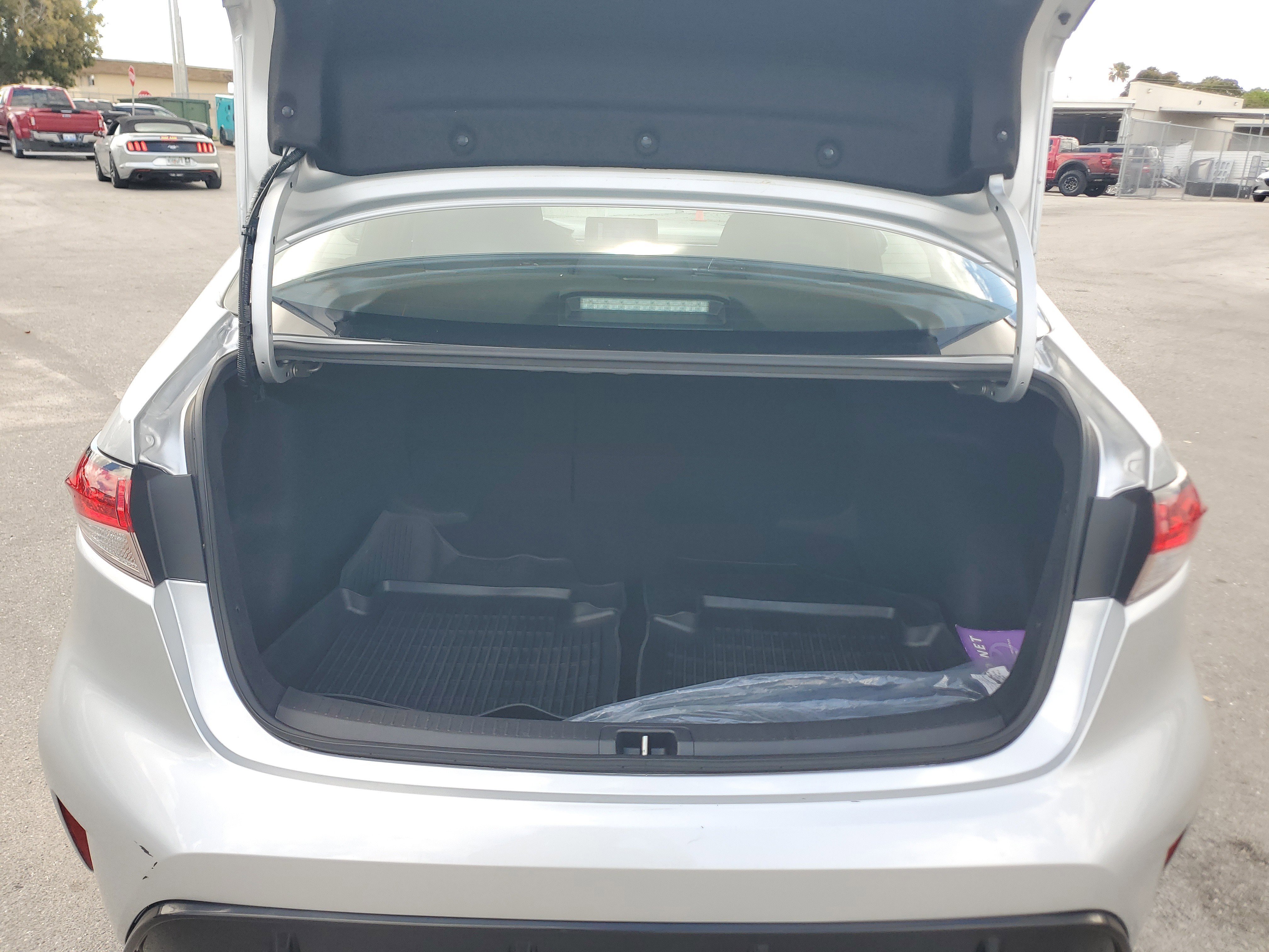 Used 2025 Toyota Corolla SE image 28