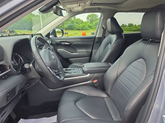 Used 2022 Toyota Highlander XLE AWD/4WD image 18