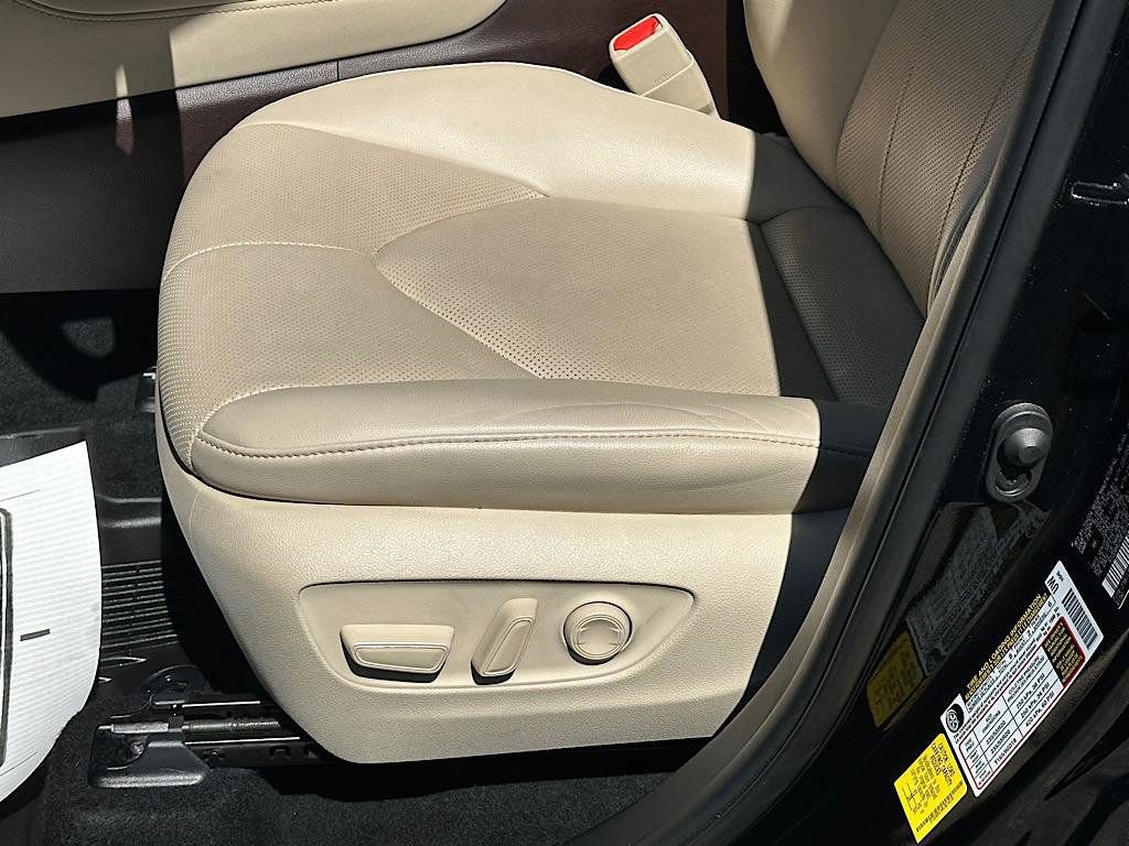 Used 2020 Toyota Highlander Limited AWD/4WD image 16