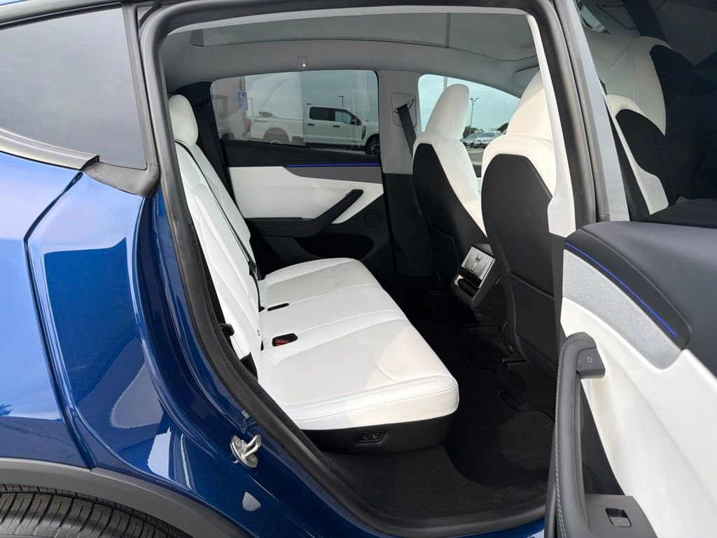 Used 2026 Tesla Model Y Long Range RWD image 18
