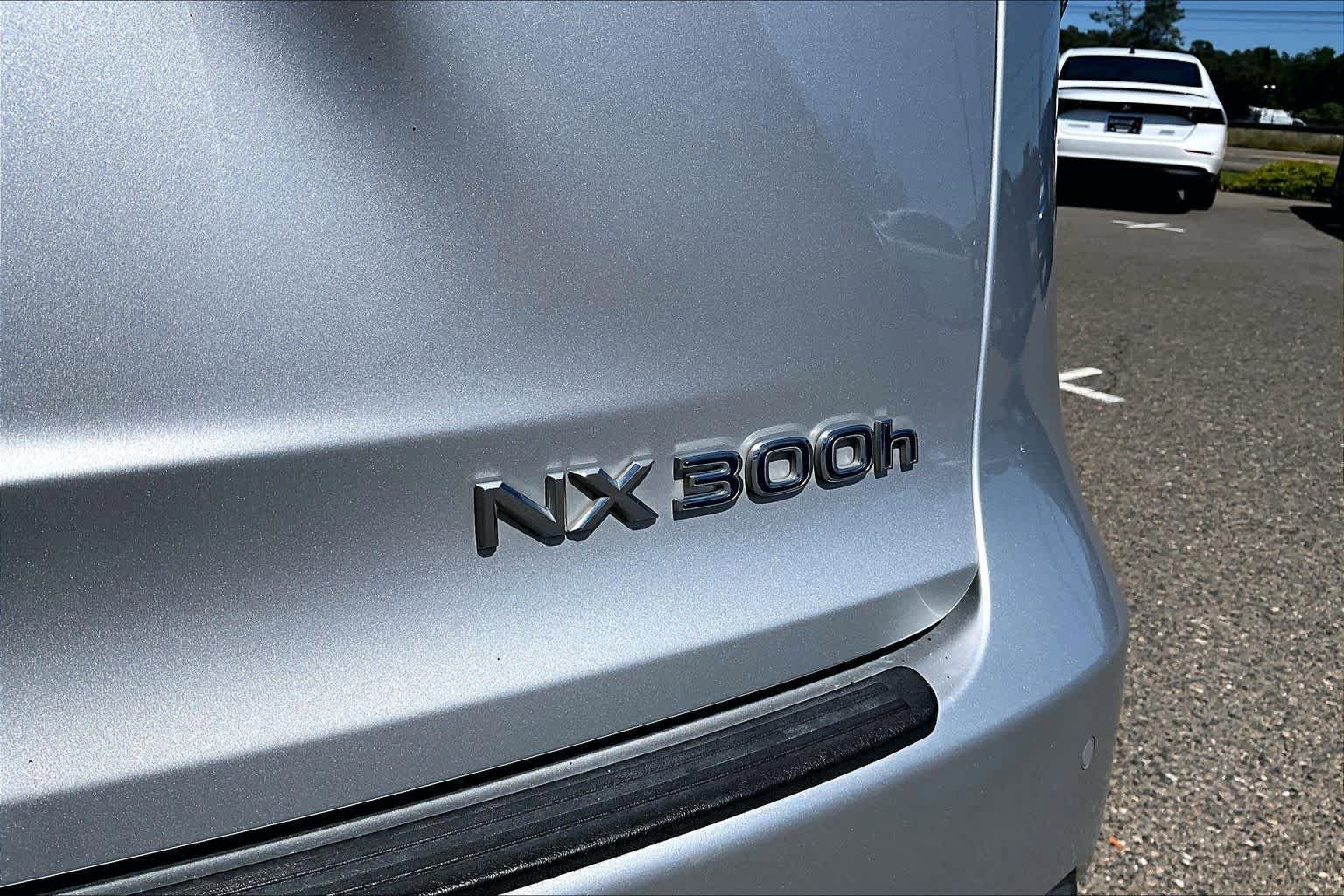 Used 2015 Lexus NX 300h AWD w/ Premium Package image 9