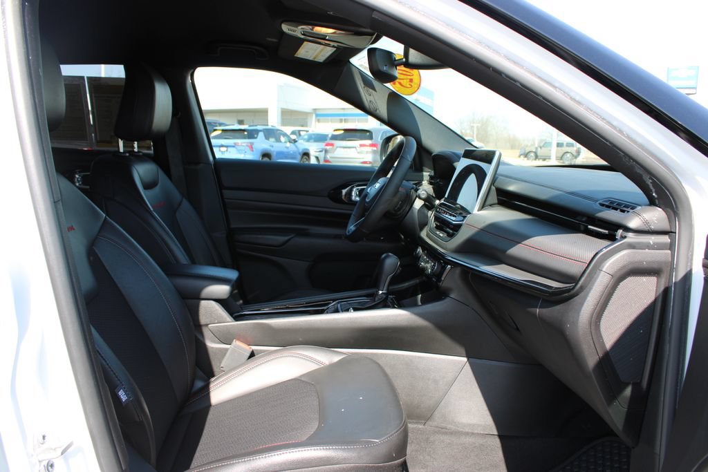 Used 2025 Jeep Compass Trailhawk AWD/4WD image 27