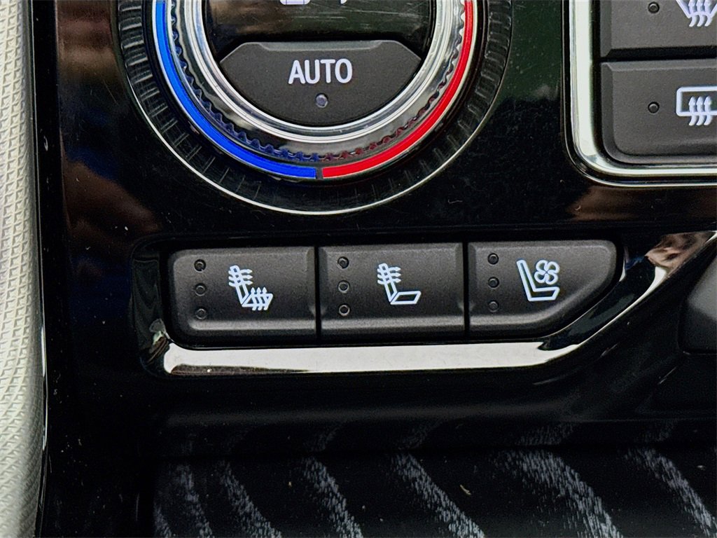 Used 2021 GMC Yukon Denali w/ Denali Premium Package image 22