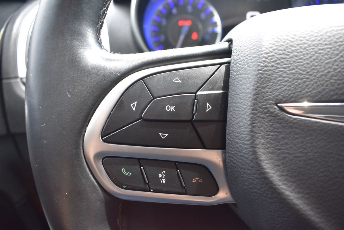 Used 2018 Chrysler 300 Limited image 17