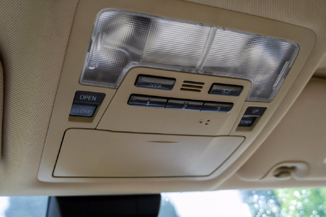 Used 2019 Toyota Highlander Limited FWD image 31