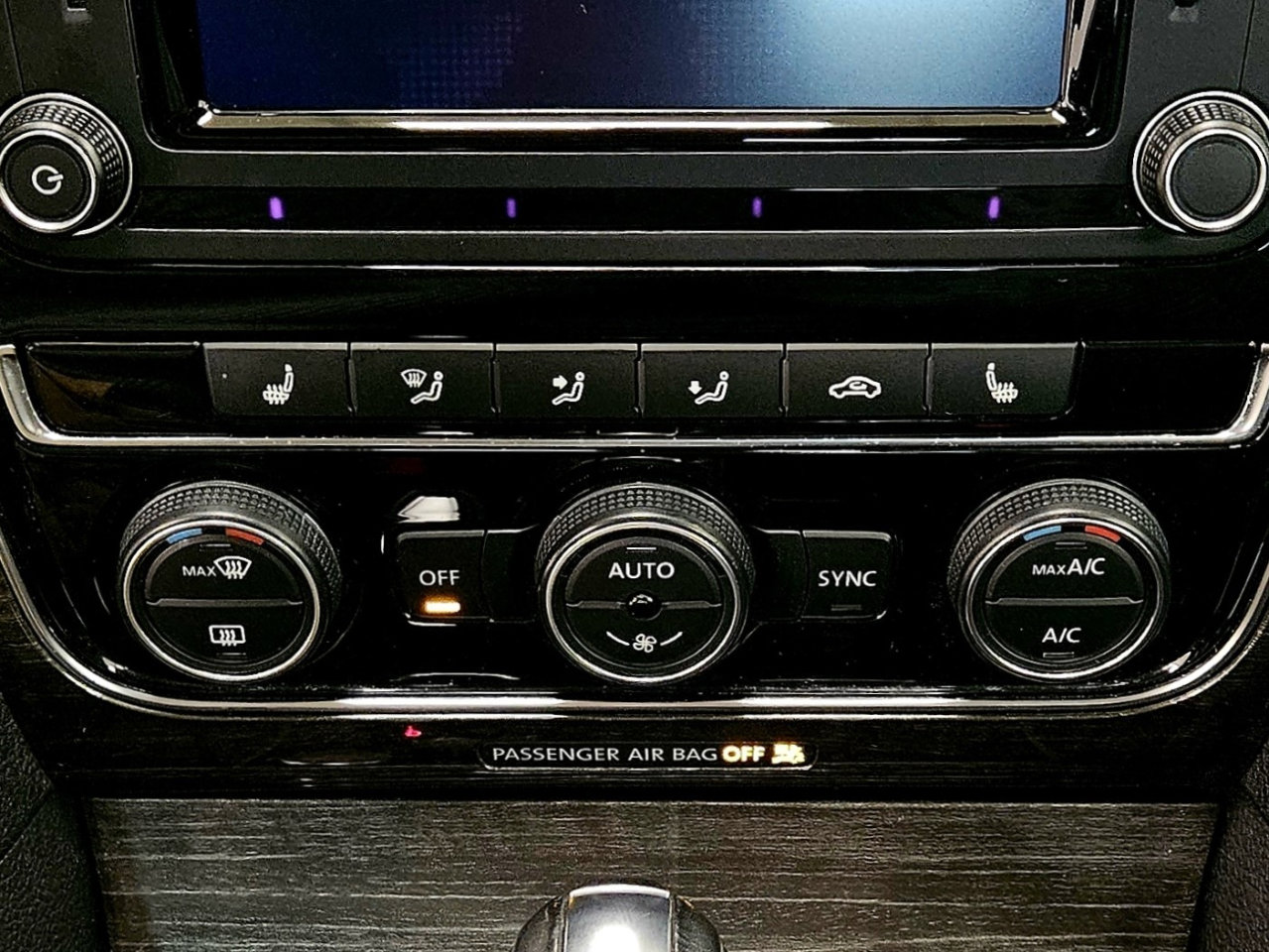 Used 2018 Volkswagen Passat 2.0T SE image 14