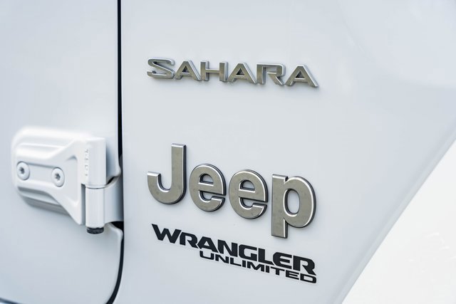 Used 2022 Jeep Wrangler Unlimited Sahara w/ Dual Top Group image 13
