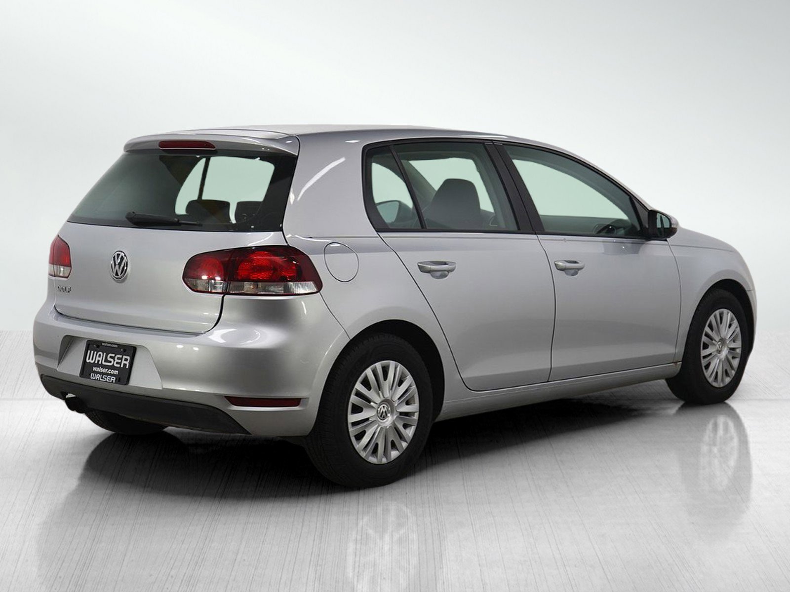 Used 2010 Volkswagen Golf 4-Door image 5