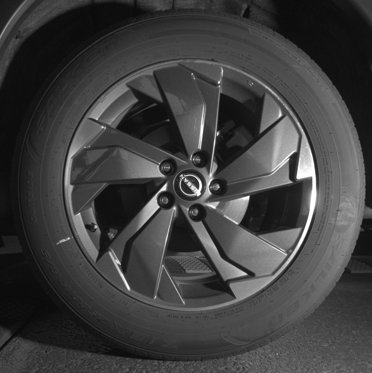 Used 2025 Nissan Rogue SV FWD image 14